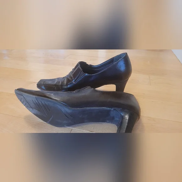 Shoes - Picture 3 of 4